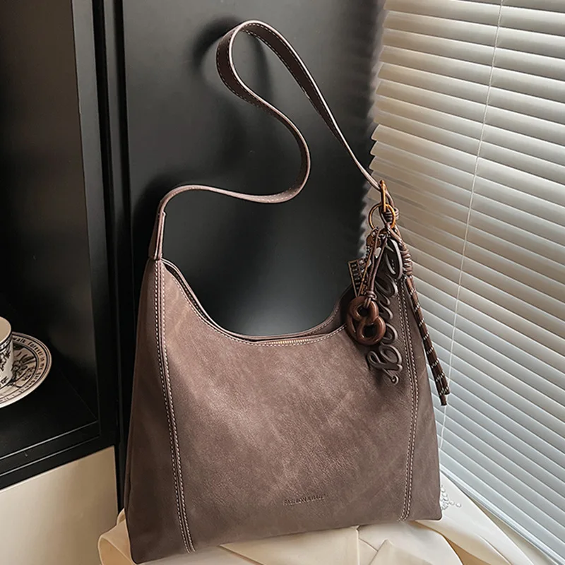 Винтажные однотонные женские сумки на плечо из искусственной кожи, простая женская сумка-тоут большой вместимости, повседневная универсальная женская сумка-мессенджер
Винтажные однотонные женские сумки на плечо из искусственной кожи, простая женская сумка-тоут большой вместимости, повседневная универсальная женская сумка-мессенджер