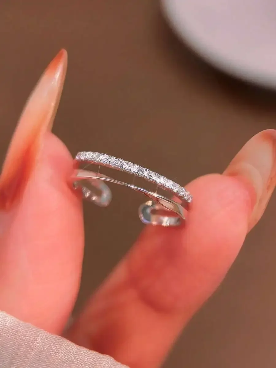 S925 Sterling Silver Open-Style Double Twisted Toe Ring Paved With Sparkling Cubic Zirconia, Adjustable For Summer Beachwear
S925 Sterling Silver Open-Style Double Twisted Toe Ring Paved With Sparkling Cubic Zirconia, Adjustable For Summer Beachwear