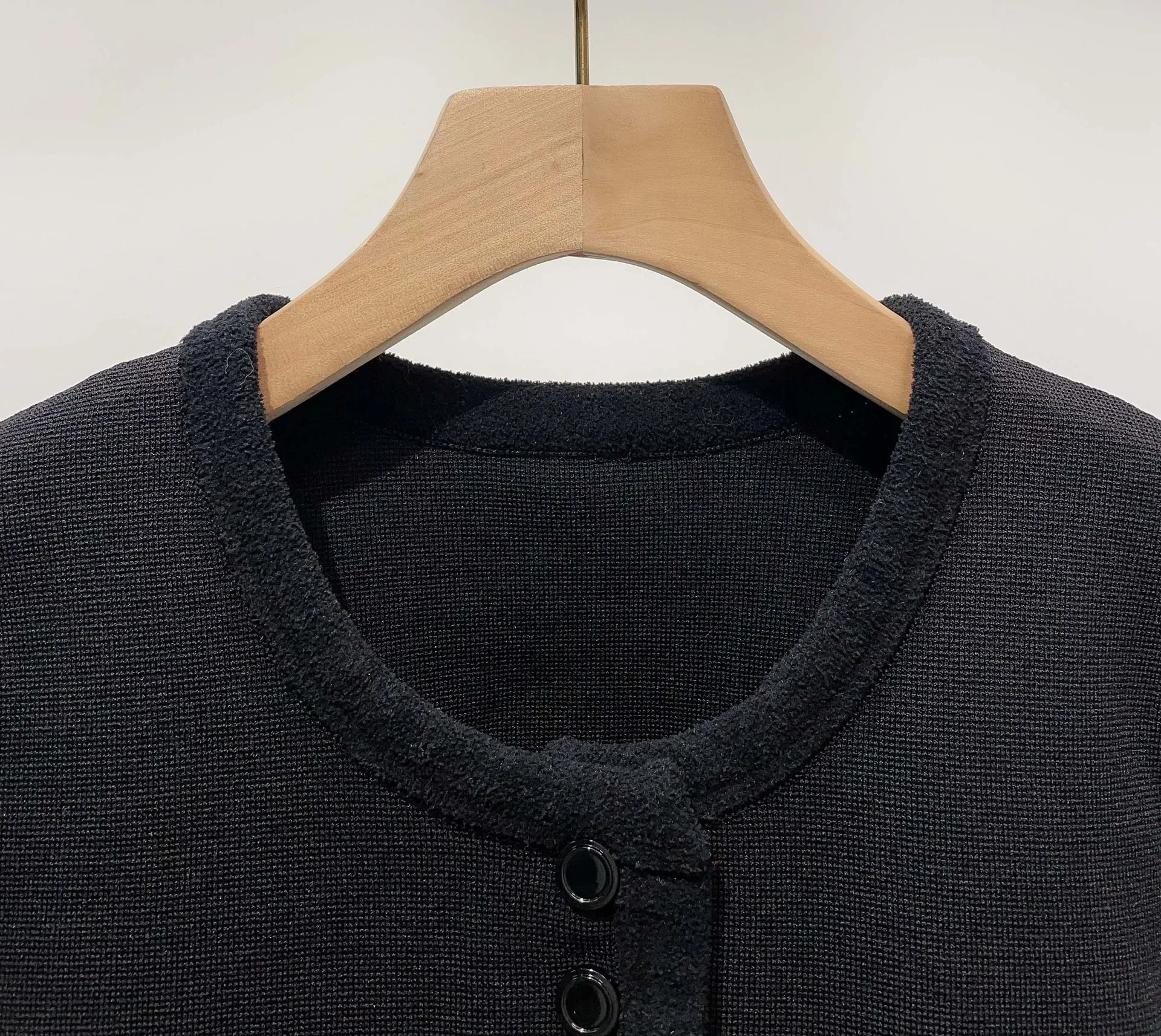 2026 Spring Women's Black Set Single Breasted O-neck Knitted Cardigan + A-Line Sleeveless Dress
2026 Spring Women's Black Set Single Breasted O-neck Knitted Cardigan + A-Line Sleeveless Dress