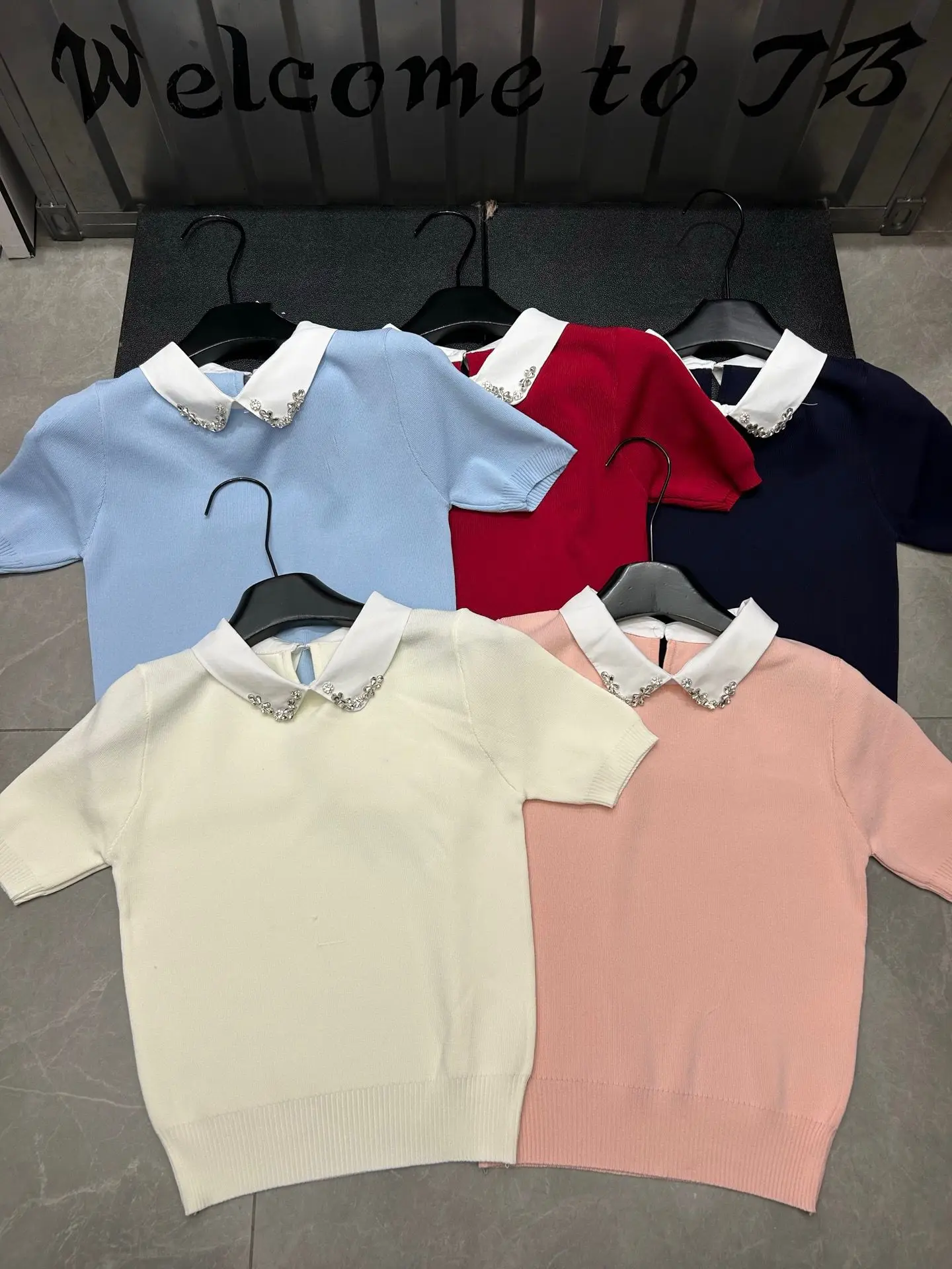 VIBE Fashion Summer Color Block Collar Diamond Embedded Short Sleeve Knitted T-Shirt Women's High End Versatile Top
VIBE Fashion Summer Color Block Collar Diamond Embedded Short Sleeve Knitted T-Shirt Women's High End Versatile Top