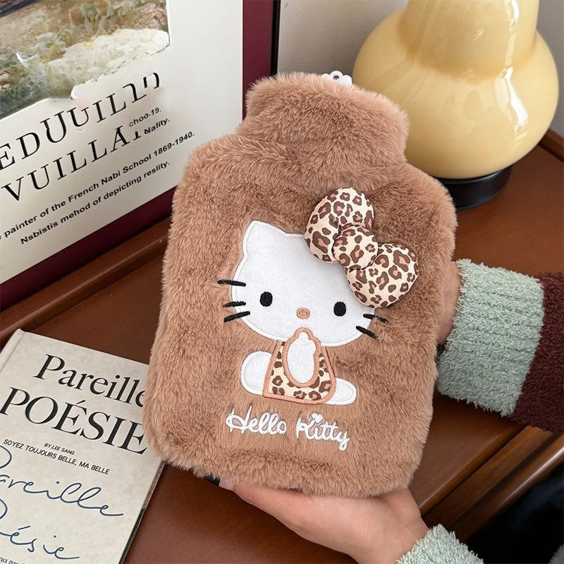 Плюшевая грелка Hello Kitty 500 мл с водонаполняемым наполнителем, милый мультяшный леопардовый принт, грелка для рук, толстый внутренний слой
Плюшевая грелка Hello Kitty 500 мл с водонаполняемым наполнителем, милый мультяшный леопардовый принт, грелка для рук, толстый внутренний слой