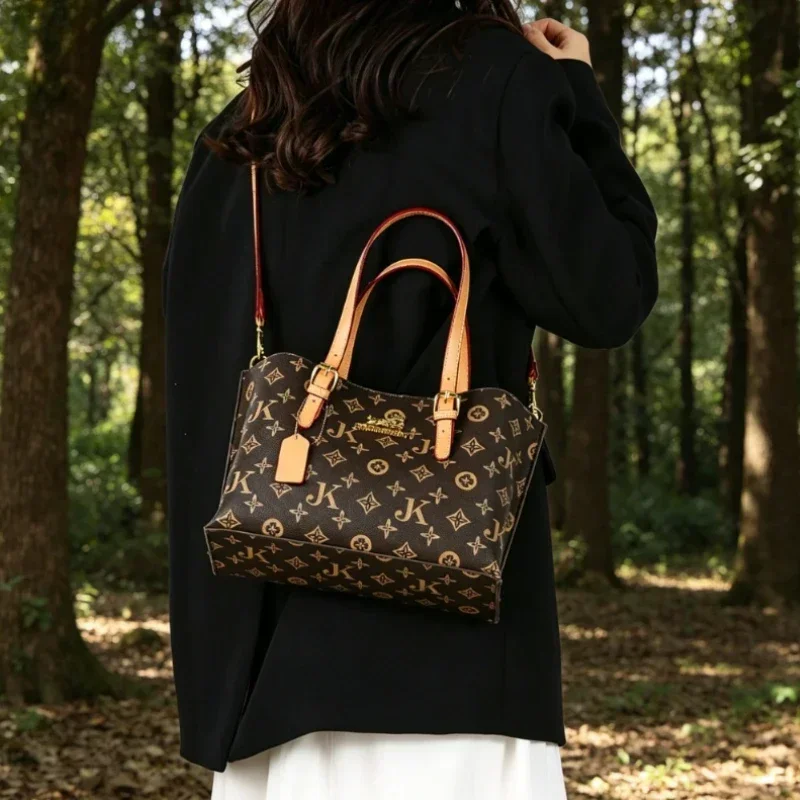 Luxury design style crossbody bag, large capacity PU leather women's handbag, casual travel shopping shoulder bag
Luxury design style crossbody bag, large capacity PU leather women's handbag, casual travel shopping shoulder bag