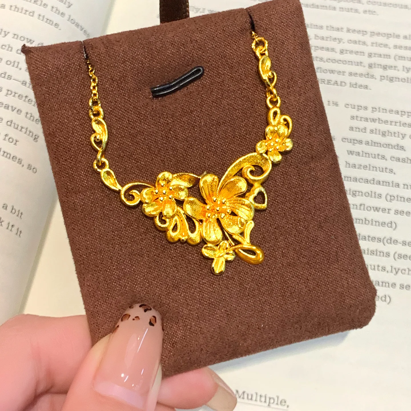 Luxury 24K 9999 Pure Gold real gold Sansheng Flower Necklace Women's Flower Set Chain
Luxury 24K 9999 Pure Gold real gold Sansheng Flower Necklace Women's Flower Set Chain