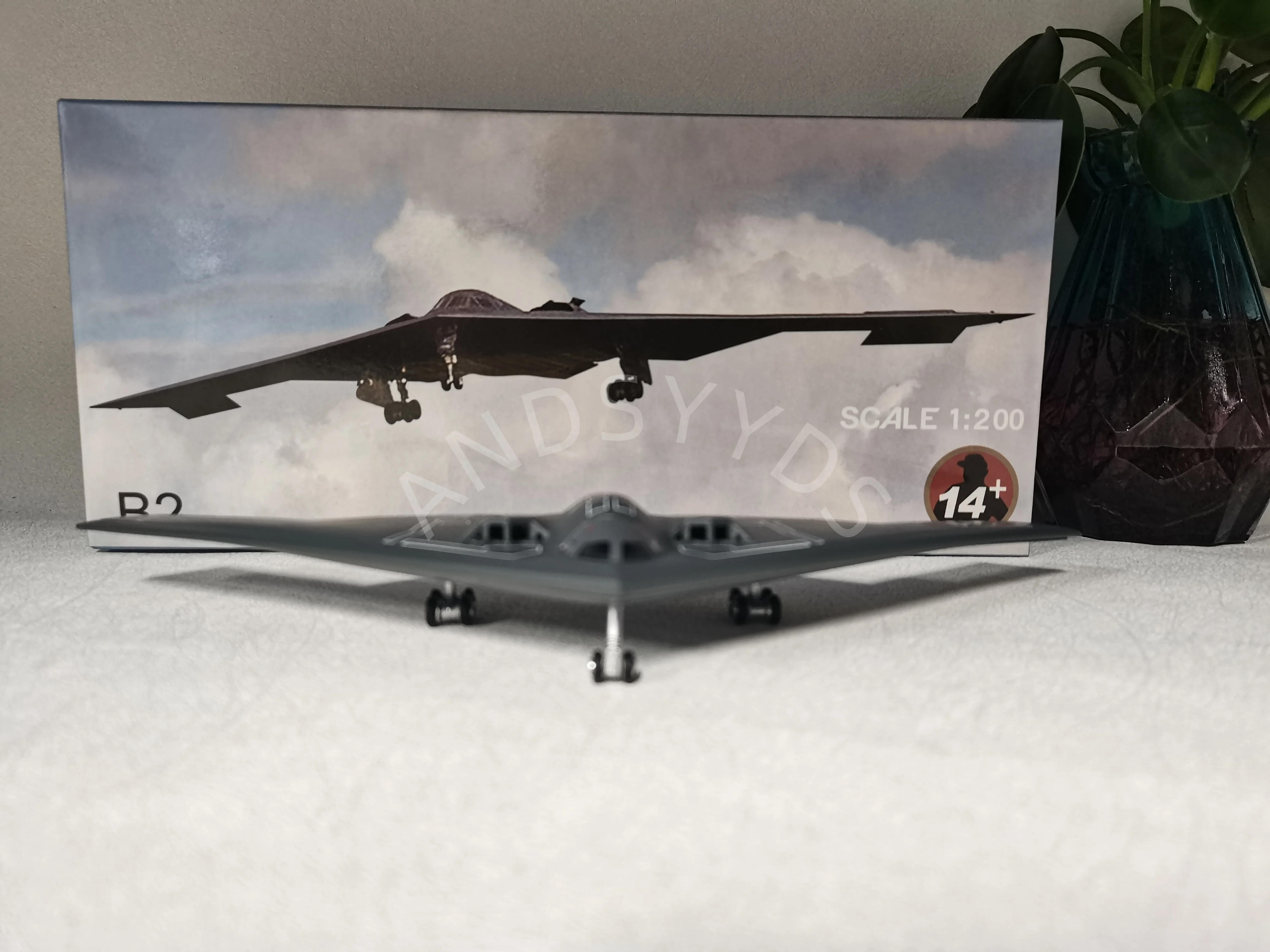 1/200 Scale Diecast Alloy Model B-2 Stealth and Strategic Bomber US Air Force Ghost B2 Fighter Military Collection Home Decor Gi
1/200 Scale Diecast Alloy Model B-2 Stealth and Strategic Bomber US Air Force Ghost B2 Fighter Military Collection Home Decor Gi