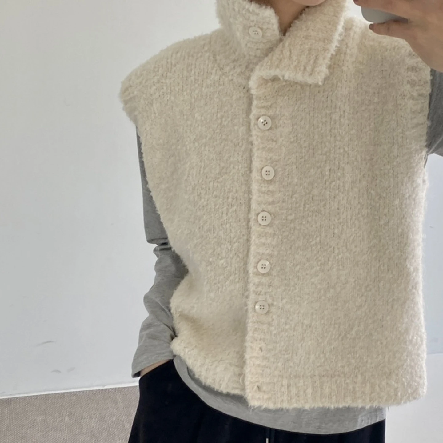 Шикарный вязаный жилет, женский мягкий вязаный жилет с высоким воротником, осень-зима, универсальный круговой шерстяной пушистый теплый вязаный топ
Шикарный вязаный жилет, женский мягкий вязаный жилет с высоким воротником, осень-зима, универсальный круговой шерстяной пушистый теплый вязаный топ