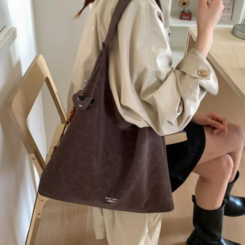 Sophisticated Women Leather Handbag With Detachable Strap Convertible To Shoulder Bag Or Elegant Clutch
Sophisticated Women Leather Handbag With Detachable Strap Convertible To Shoulder Bag Or Elegant Clutch