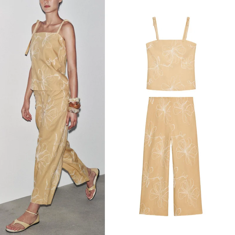 Summer New Fashion Embroidered Halter Top Set High Waist Wide Leg Pants Women's Stylish Two-Piece Suit without Brand Registra...
Summer New Fashion Embroidered Halter Top Set High Waist Wide Leg Pants Women's Stylish Two-Piece Suit without Brand Registra...