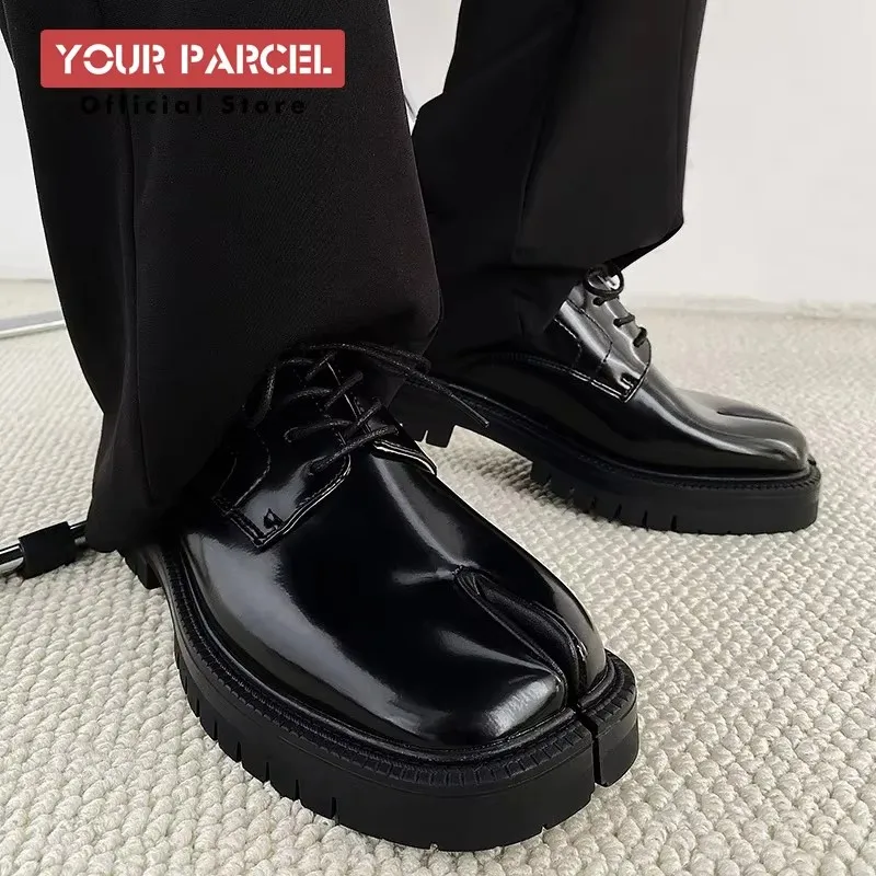 Tabi shoes men's leather lace up thick soled British style derby shoes niche design split toe shoes black glossy low top loafers
Tabi shoes men's leather lace up thick soled British style derby shoes niche design split toe shoes black glossy low top loafers