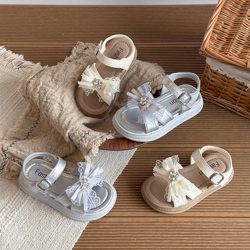 Summer Toddler Girls Open Toe Sandals Lace Bow Rhinestone Decor Adjustable Buckle Non-Slip Soft Sole for Daily Party Beach Wear
Summer Toddler Girls Open Toe Sandals Lace Bow Rhinestone Decor Adjustable Buckle Non-Slip Soft Sole for Daily Party Beach Wear