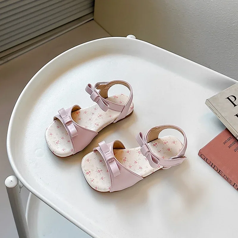 Girls Sandals Non-slip Soft Sole 2025 Summer New Kids Beach Shoes Double Simple Bows Children Princess Shoes Open Toes Floral
Girls Sandals Non-slip Soft Sole 2025 Summer New Kids Beach Shoes Double Simple Bows Children Princess Shoes Open Toes Floral