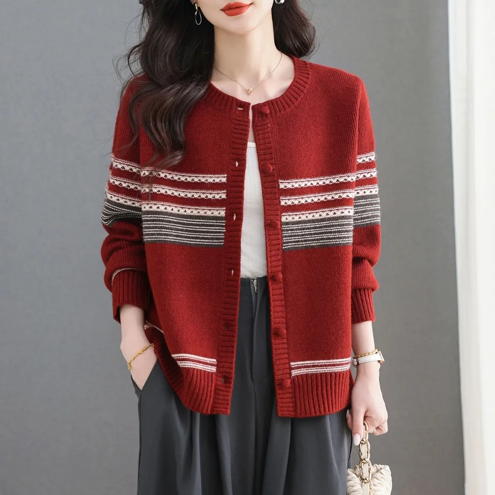 Premium Gray Sweater Embroidered Short Knit Jacket Round Neck Stripes Comfortable Elegant Atmospheric
Premium Gray Sweater Embroidered Short Knit Jacket Round Neck Stripes Comfortable Elegant Atmospheric