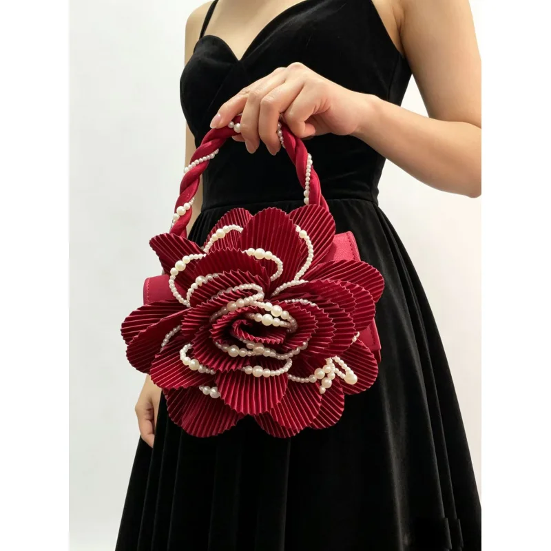 Three-dimensional rose flower pearl twisted rope handbag satin women's evening bag
Three-dimensional rose flower pearl twisted rope handbag satin women's evening bag