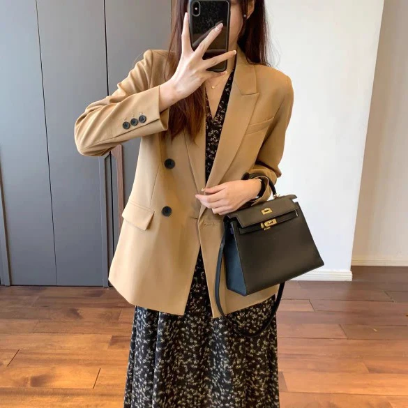 Handmade Woolen Women's Suit Jaet Small Western Sle Double Breasted Buttoned Sli Form Fitting Tailored Top Coat
Handmade Woolen Women's Suit Jaet Small Western Sle Double Breasted Buttoned Sli Form Fitting Tailored Top Coat