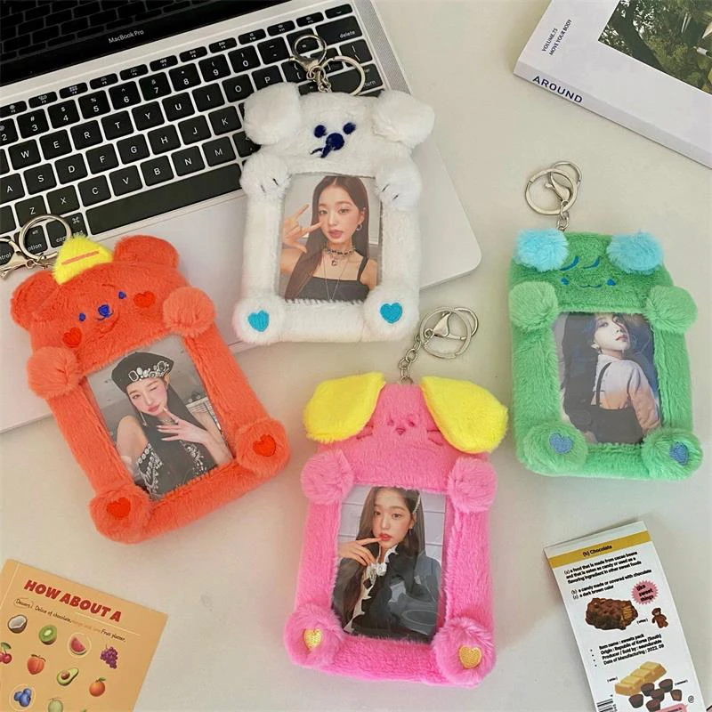 Новый милый плюшевый держатель для фотокарточек Kawaii, защита для фотокарточек, идол, дисплей для фотографий, подвесной Kpop, маленькие упаковочные принадлежности для карточек
Новый милый плюшевый держатель для фотокарточек Kawaii, защита для фотокарточек, идол, дисплей для фотографий, подвесной Kpop, маленькие упаковочные принадлежности для карточек