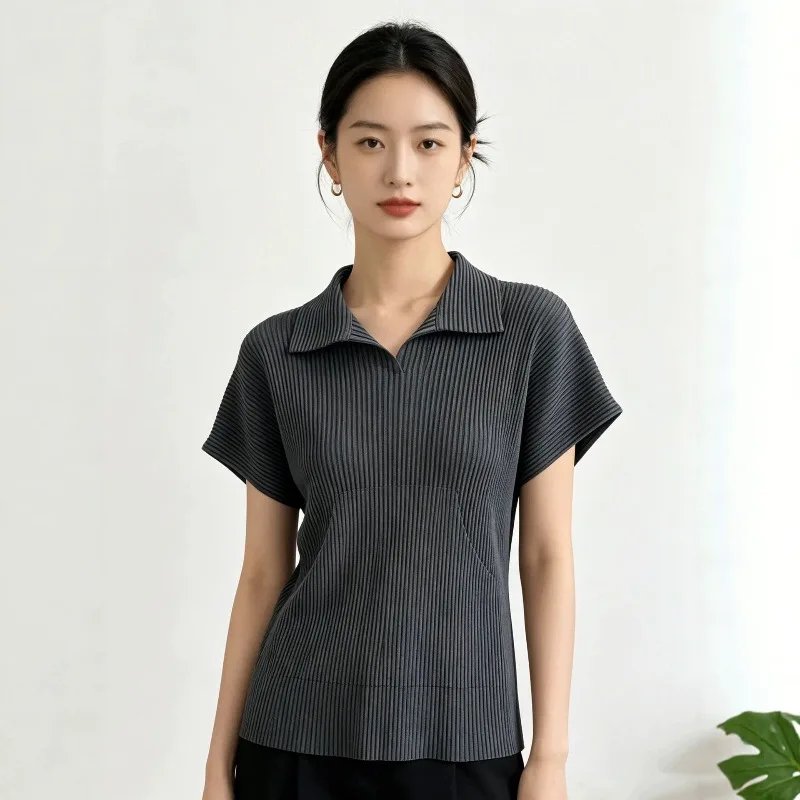 Miyake Pleated Polo Neck Short Sleeve T-Shirt Plisse Women 2026 Summer New Loose Slimming Commuter Versatile Pocket Design Top
Miyake Pleated Polo Neck Short Sleeve T-Shirt Plisse Women 2026 Summer New Loose Slimming Commuter Versatile Pocket Design Top