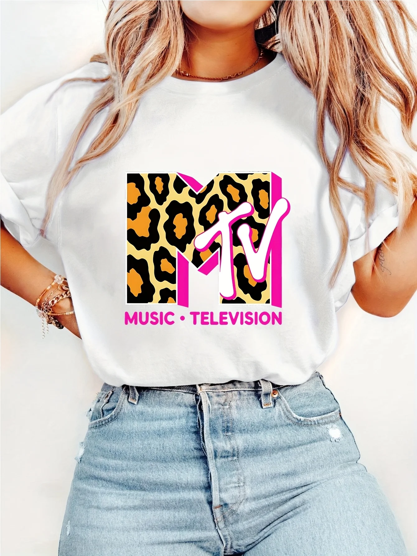25SS Women's Breathable Sport Music TV Graphic Print T-Shirt Leisure Fashion Short Sleeve Cotton T-shirt Summer Brand Streetwear
25SS Women's Breathable Sport Music TV Graphic Print T-Shirt Leisure Fashion Short Sleeve Cotton T-shirt Summer Brand Streetwear