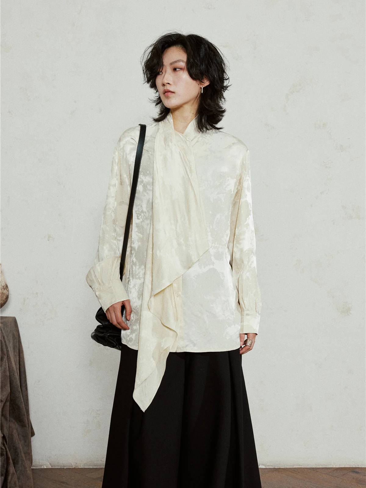 SUNYVONNE Long Sleeve Embroidered Shirt Asymmetrical Collar Zen Spirit Woven Top New Chinese Style Loose Fit Women
SUNYVONNE Long Sleeve Embroidered Shirt Asymmetrical Collar Zen Spirit Woven Top New Chinese Style Loose Fit Women