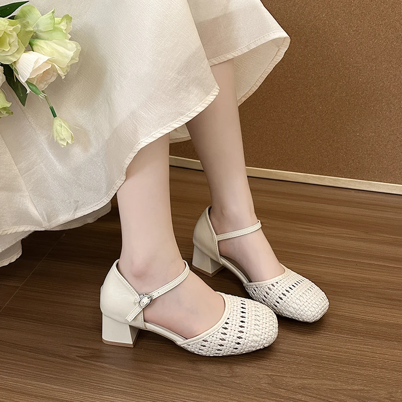 Retro Simple Woven Hollow Breathable Open-Toe Sandals for Women 2026 Summer, Single Strap Buckle Low-Heel Shoes
Retro Simple Woven Hollow Breathable Open-Toe Sandals for Women 2026 Summer, Single Strap Buckle Low-Heel Shoes