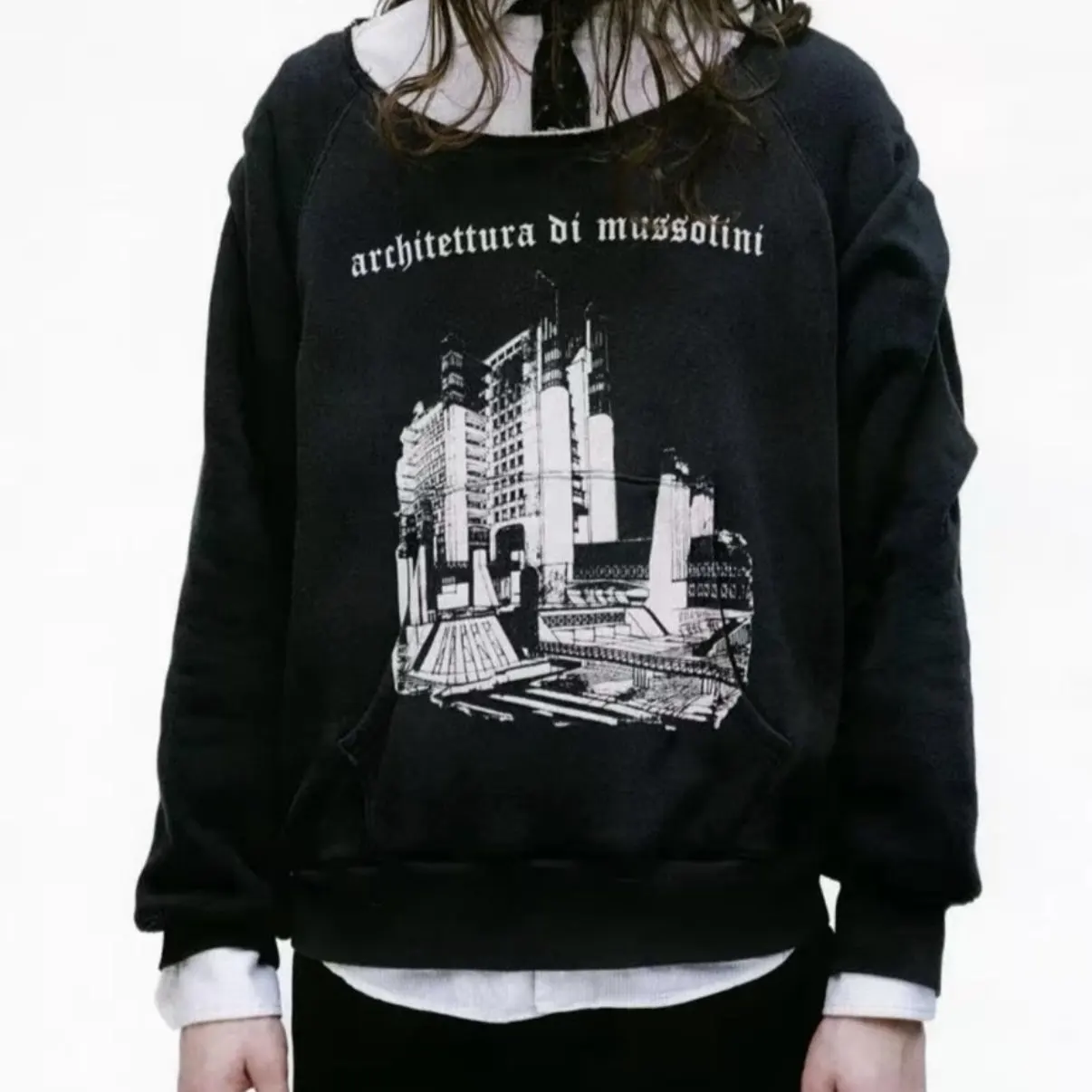 ER/D 25ss Mussolini construction collarless pullover washed double sweater
ER/D 25ss Mussolini construction collarless pullover washed double sweater