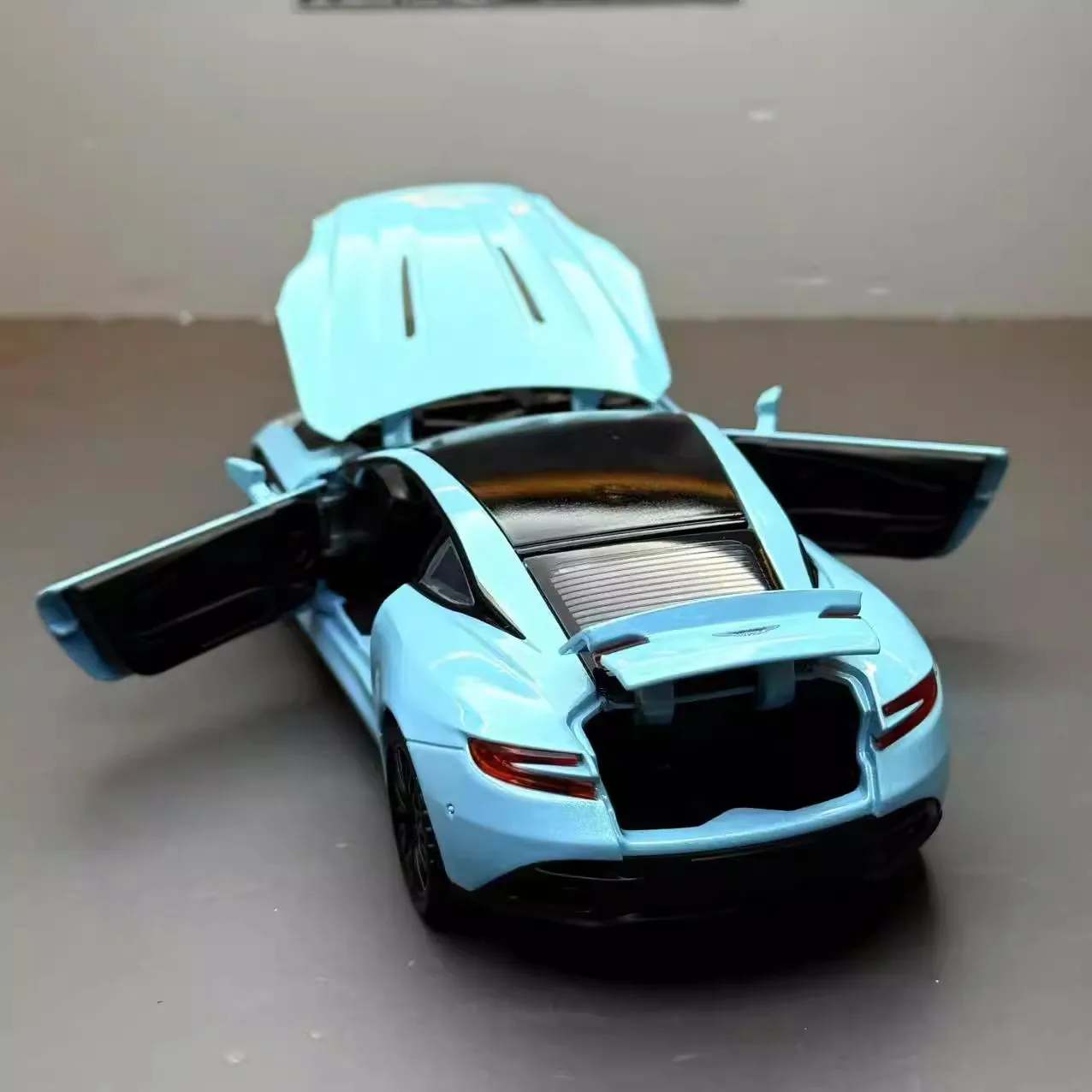 1:32 DB12 Sport Car Simulation Diecast Metal Alloy Model car Sound Light Pull Back Collection Kids Toy Gifts
1:32 DB12 Sport Car Simulation Diecast Metal Alloy Model car Sound Light Pull Back Collection Kids Toy Gifts