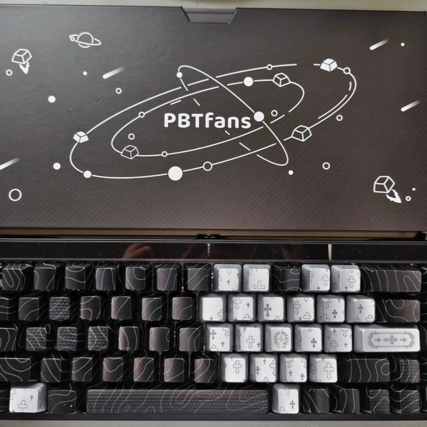PBTfans WOB Keycap Pure Black PBT Double Shot Keycaps Cherry Profile for MX Switch Mechanical Keyboard Fit 61 68 75 84 87 98
PBTfans WOB Keycap Pure Black PBT Double Shot Keycaps Cherry Profile for MX Switch Mechanical Keyboard Fit 61 68 75 84 87 98