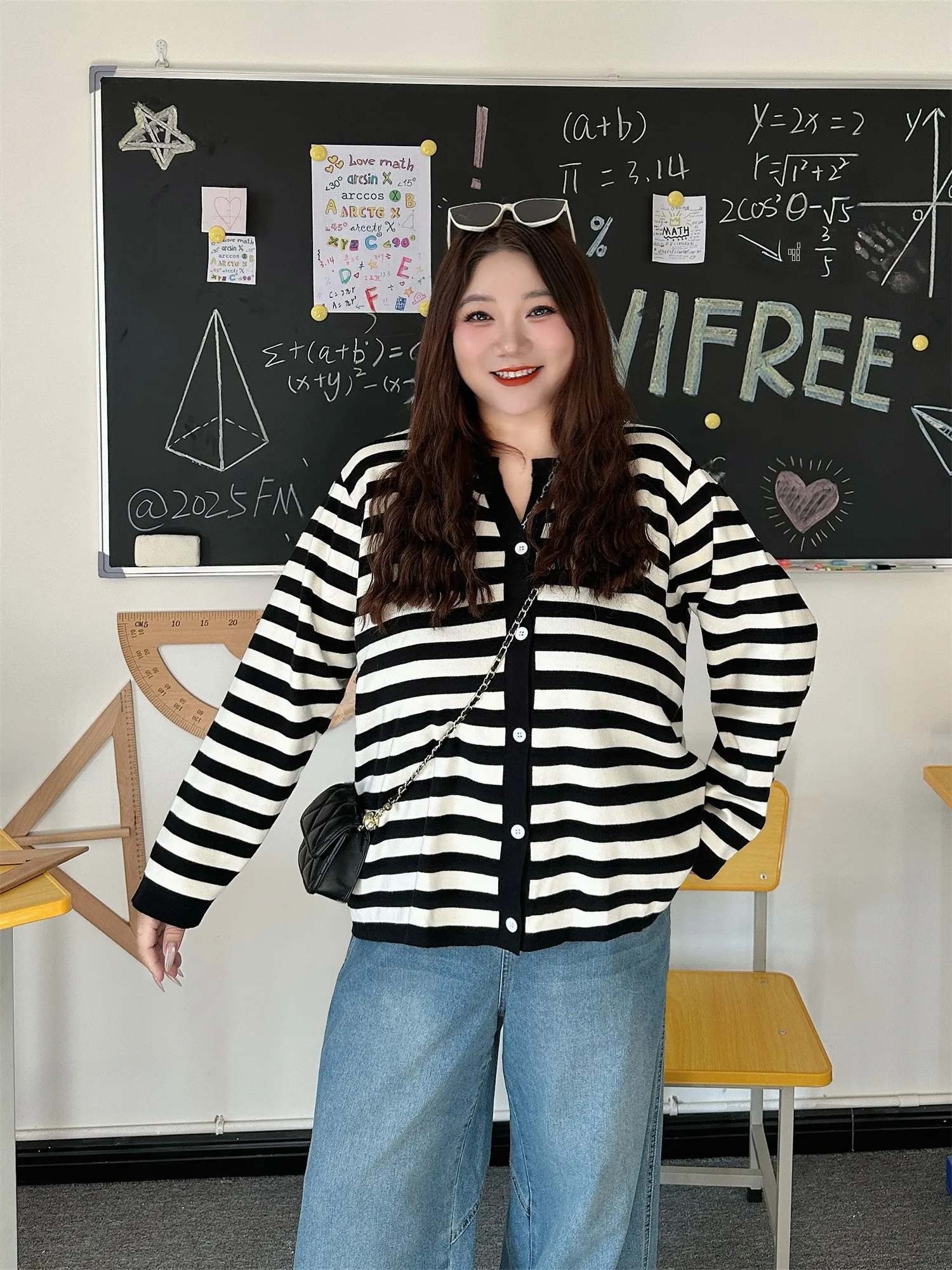 Elegant Thick Striped Long Sleeve Knitwear Fashionable Age-Defying Spring Design Women's plus Size Cardigan Trendy Commute Wear
Elegant Thick Striped Long Sleeve Knitwear Fashionable Age-Defying Spring Design Women's plus Size Cardigan Trendy Commute Wear