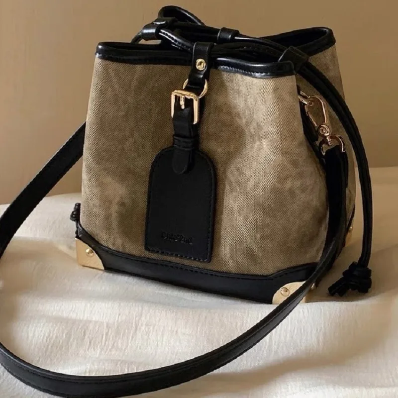 Oil painting exhibition hall bucket bag, women's new high-end and western-style single shoulder crossbody bag
Oil painting exhibition hall bucket bag, women's new high-end and western-style single shoulder crossbody bag
