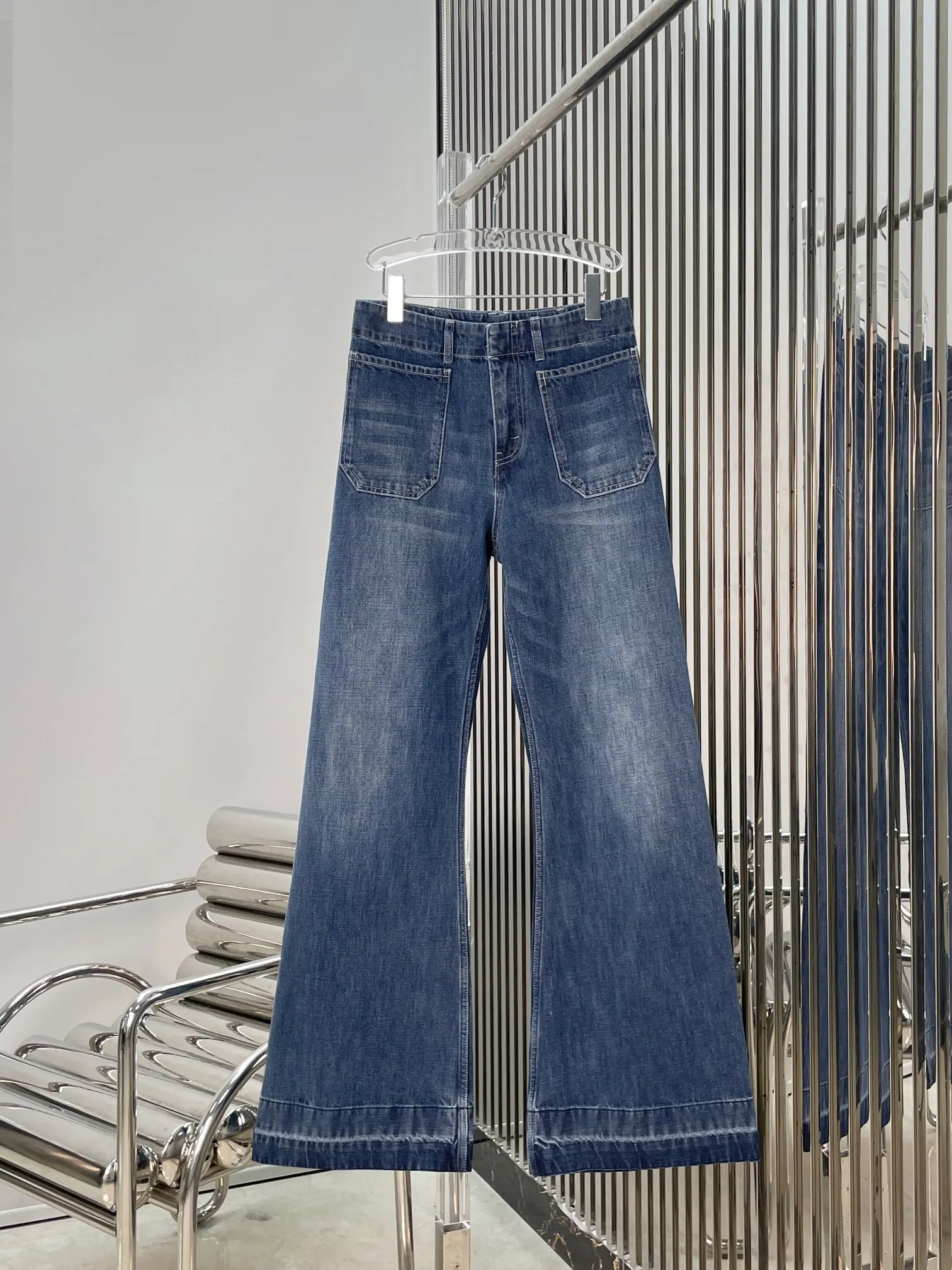 Slimming High Waist Straight Leg Denim Jeans Women's Back Pocket Embroidered Logo Fashionable Versatile Classic Blue Jeans
Slimming High Waist Straight Leg Denim Jeans Women's Back Pocket Embroidered Logo Fashionable Versatile Classic Blue Jeans