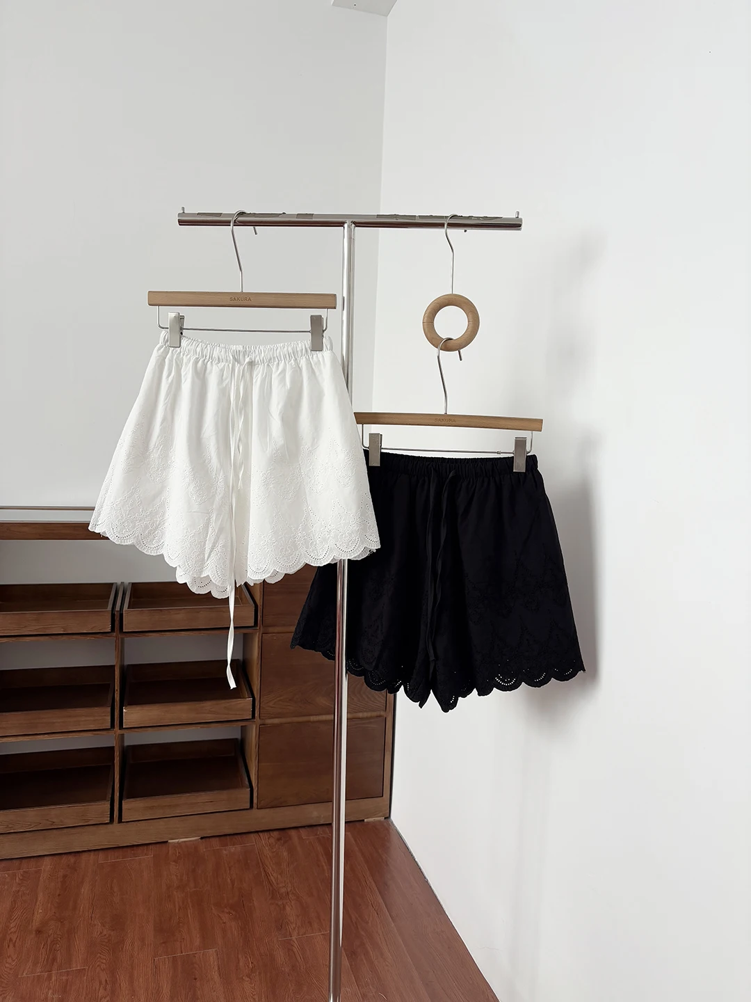 White Lace Trim Linen Shorts Women's Summer 2026 New Small Size Outdoor Wear Thin Lyocell Wide Leg Pants High Waist Polyester...
White Lace Trim Linen Shorts Women's Summer 2026 New Small Size Outdoor Wear Thin Lyocell Wide Leg Pants High Waist Polyester...