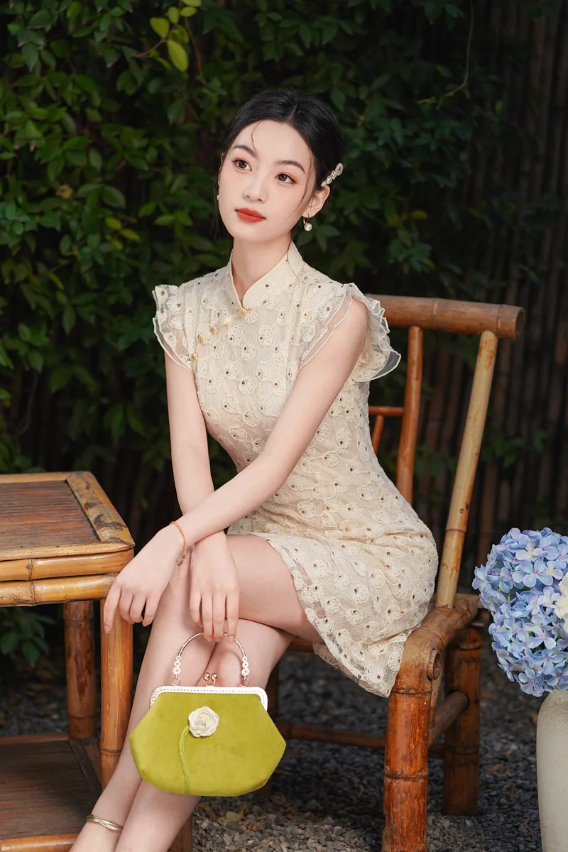 Chinese Style Elegant Improved White Chiffon Cheongsam Women's Summer Retro Slim Fit Flutter Sleeve Qiapo Dress
Chinese Style Elegant Improved White Chiffon Cheongsam Women's Summer Retro Slim Fit Flutter Sleeve Qiapo Dress