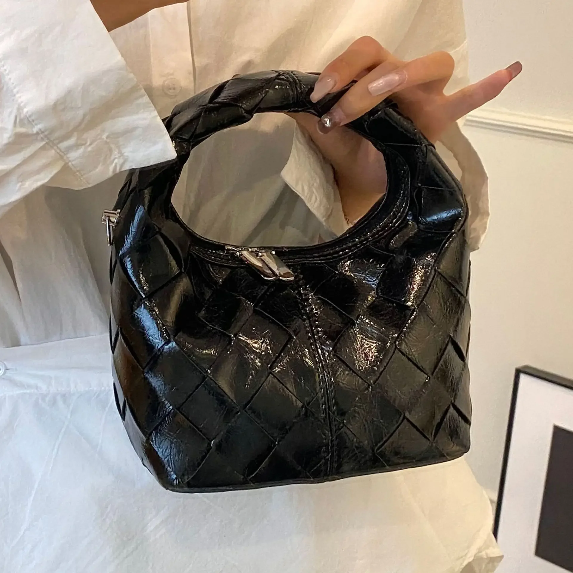 2025 New Woven Dumpling Bag - Stylish Crossbody/Shoulder Purse Unique Handmade Design Spacious Commute Bag with Adjustable Strap
2025 New Woven Dumpling Bag - Stylish Crossbody/Shoulder Purse Unique Handmade Design Spacious Commute Bag with Adjustable Strap