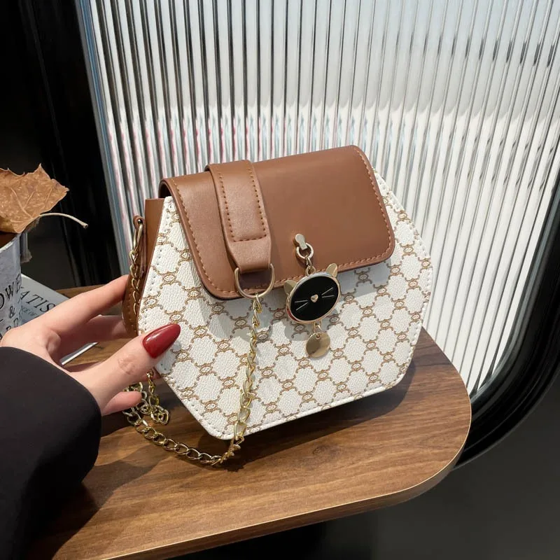 Модная женская сумка, новая милая сумка через плечо в форме ромба для мобильных телефонов, легкие роскошные универсальные сумки через плечо с цепочкой
Модная женская сумка, новая милая сумка через плечо в форме ромба для мобильных телефонов, легкие роскошные универсальные сумки через плечо с цепочкой