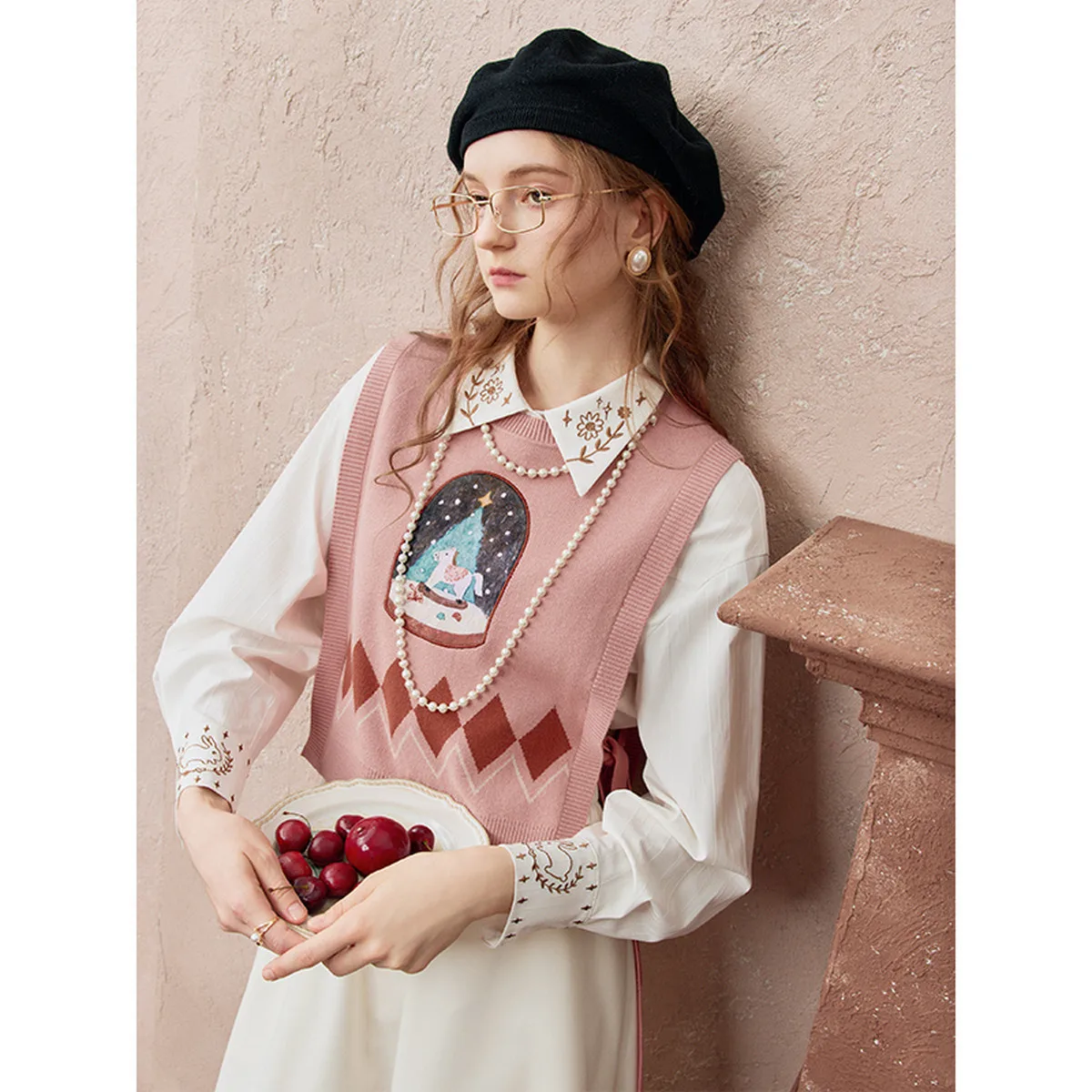 Yaomeng Frost Retro Applique Embroidered Sleeveless Knit Top for Women
Yaomeng Frost Retro Applique Embroidered Sleeveless Knit Top for Women