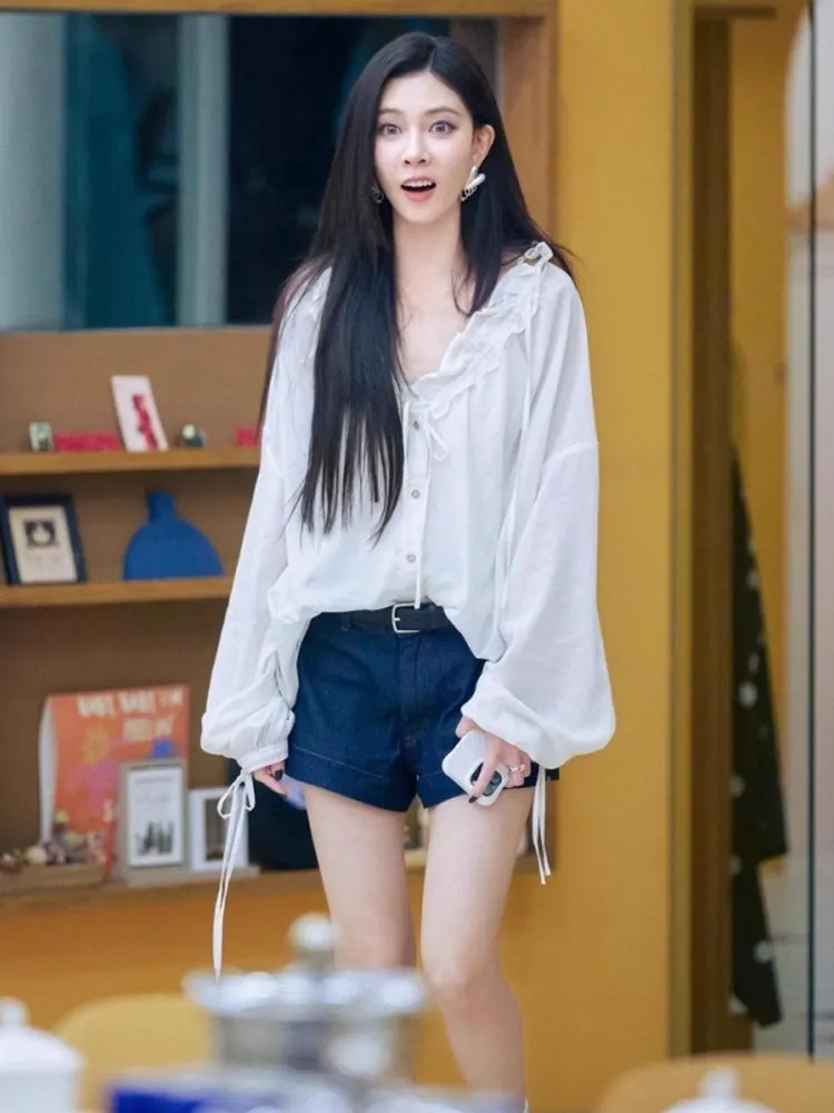 White Wooden Bow Tie Long Sleeve Shirt Women's Style Autumn Breathable Loose Fit French Style V Neck Polyester Fiber
White Wooden Bow Tie Long Sleeve Shirt Women's Style Autumn Breathable Loose Fit French Style V Neck Polyester Fiber
