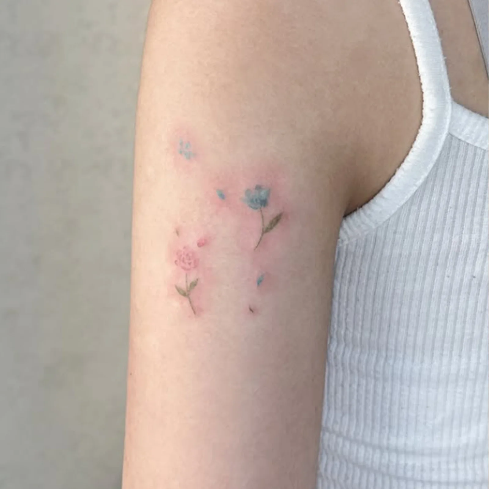 Watercolor Rose Tattoo Sticker Waterproof Long Lasting Fine Line Temporary Tattoo for Women Arm
Watercolor Rose Tattoo Sticker Waterproof Long Lasting Fine Line Temporary Tattoo for Women Arm
