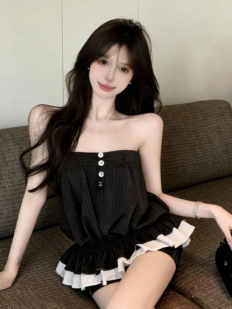 Black Stripe Strapless Crop Top Women Summer Design Pleated Lace Hem Outerwear Slimming Tube Top Girl Style Batwing Sleeve
Black Stripe Strapless Crop Top Women Summer Design Pleated Lace Hem Outerwear Slimming Tube Top Girl Style Batwing Sleeve
