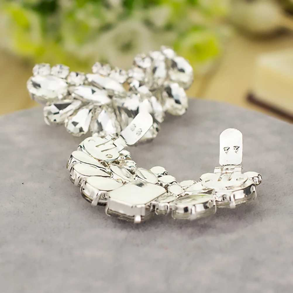 2pcs Rhinestone Shoe Clips Wedding Decoration Buckles Sparkly for Women Durable Fashion Design Scarf Handbag Brooch Pins Shoe
2pcs Rhinestone Shoe Clips Wedding Decoration Buckles Sparkly for Women Durable Fashion Design Scarf Handbag Brooch Pins Shoe