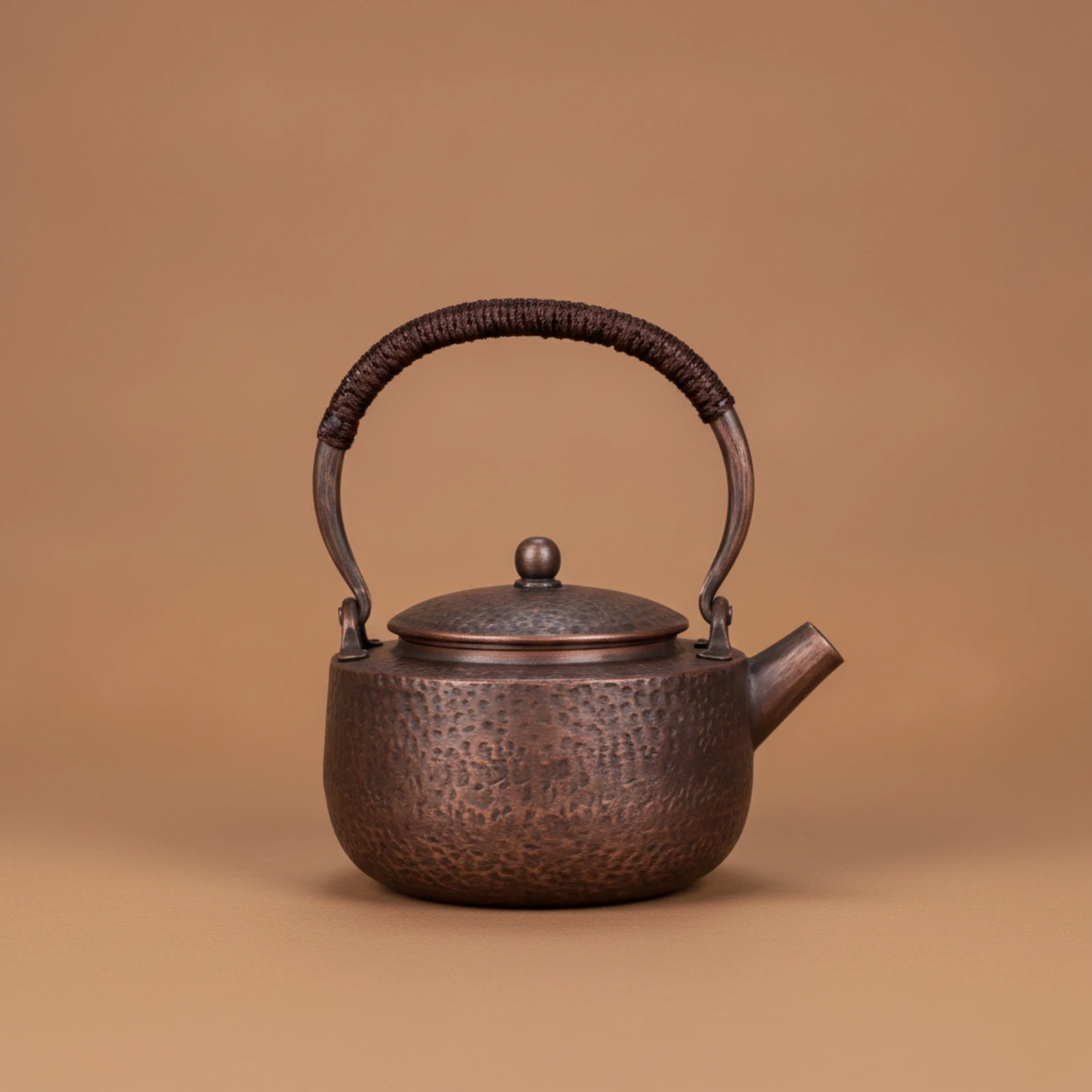 Hammered Copper Teapot Handmade Teapot with Wrapped Handle Teaware Traditional Tea Vessel Heat-Conductive for Collectors
Hammered Copper Teapot Handmade Teapot with Wrapped Handle Teaware Traditional Tea Vessel Heat-Conductive for Collectors
