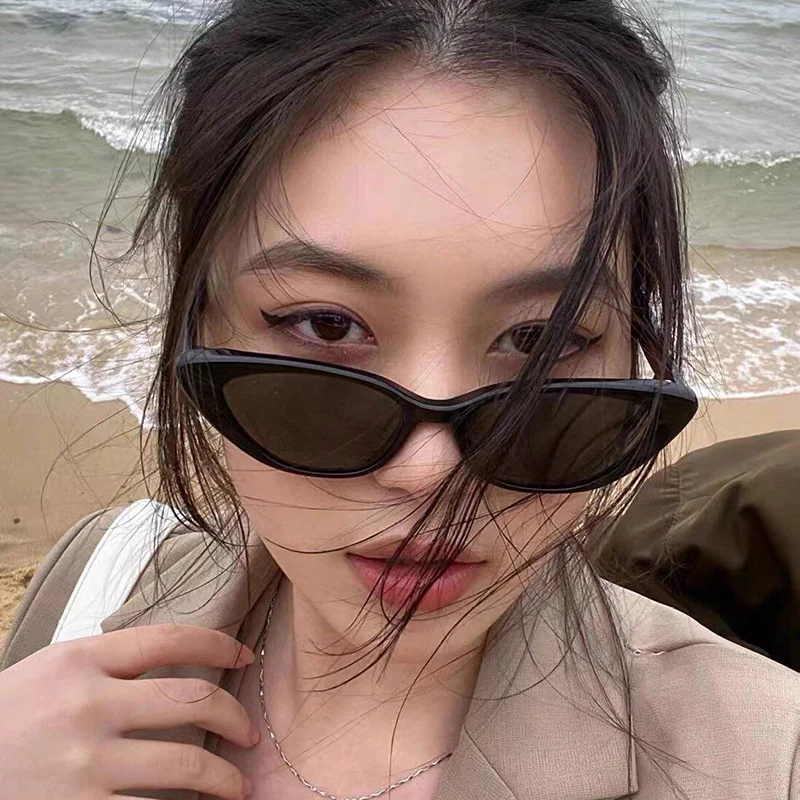 Personalized triangle Cat Eye Sunglasses Women's fashion small frame glasses ins simple and comfortable net Red Sunglasses
Personalized triangle Cat Eye Sunglasses Women's fashion small frame glasses ins simple and comfortable net Red Sunglasses