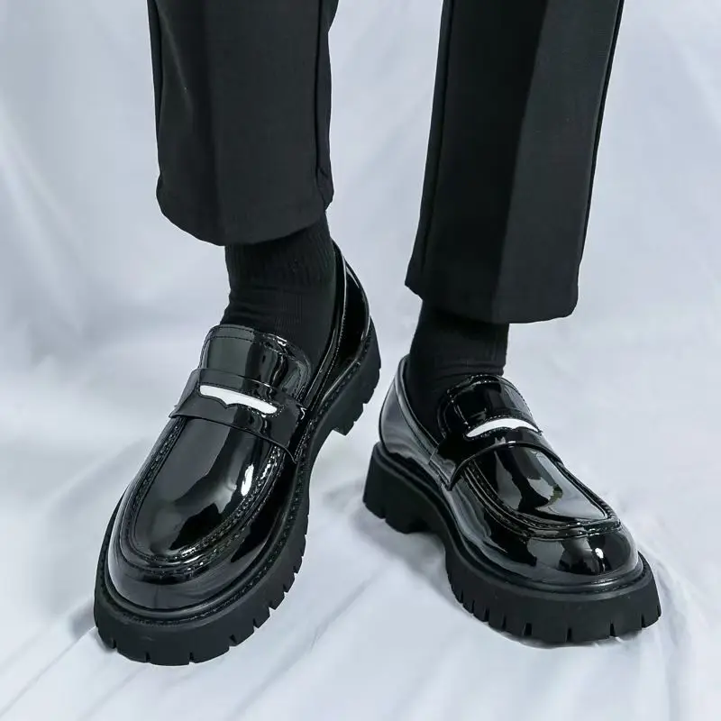 Retro Leather Slip on Loafers, Breathable Moccasins Driving Design, Casual Cowhide Shoes for Men
Retro Leather Slip on Loafers, Breathable Moccasins Driving Design, Casual Cowhide Shoes for Men