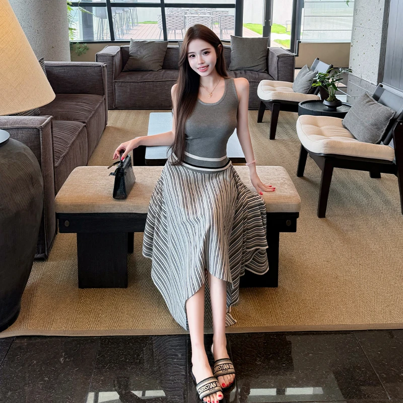 Summer 2026 Women's Fashion Set U-Neck Vest Irregular Stripes Skirt Two-Piece Suit Korean Style Workwear Office Uniform
Summer 2026 Women's Fashion Set U-Neck Vest Irregular Stripes Skirt Two-Piece Suit Korean Style Workwear Office Uniform