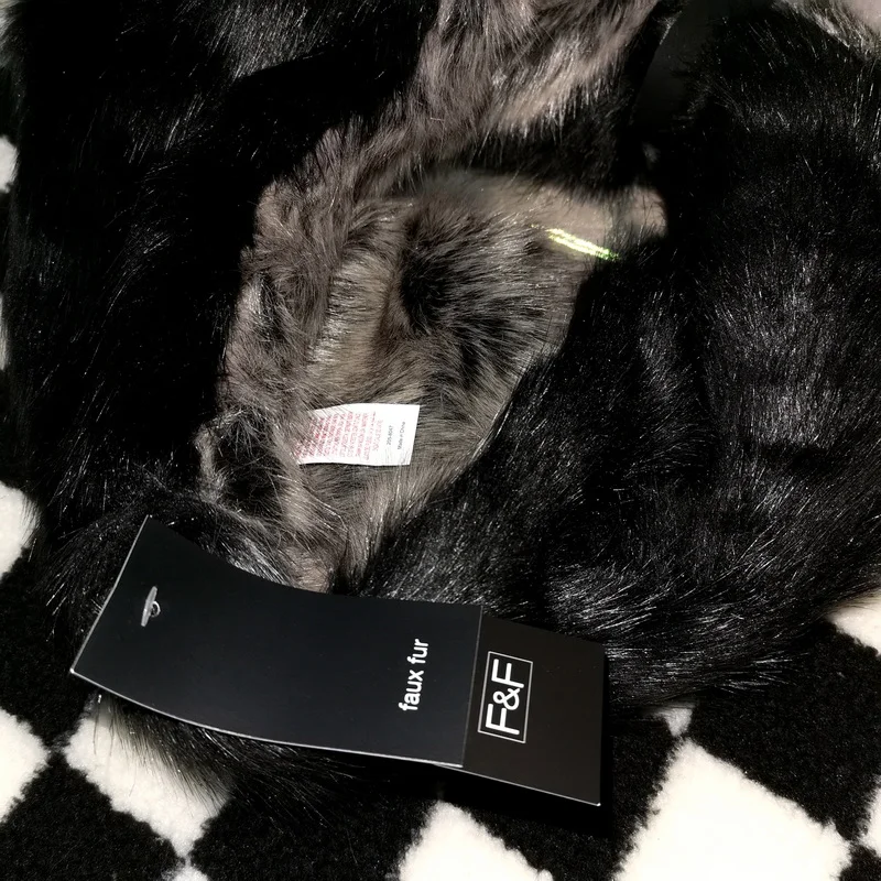 Warm Street Style Faux Fur Scarf Scarves for Men And Women Double Sided Decorative Elements Winter Fashion Accessories
Warm Street Style Faux Fur Scarf Scarves for Men And Women Double Sided Decorative Elements Winter Fashion Accessories
