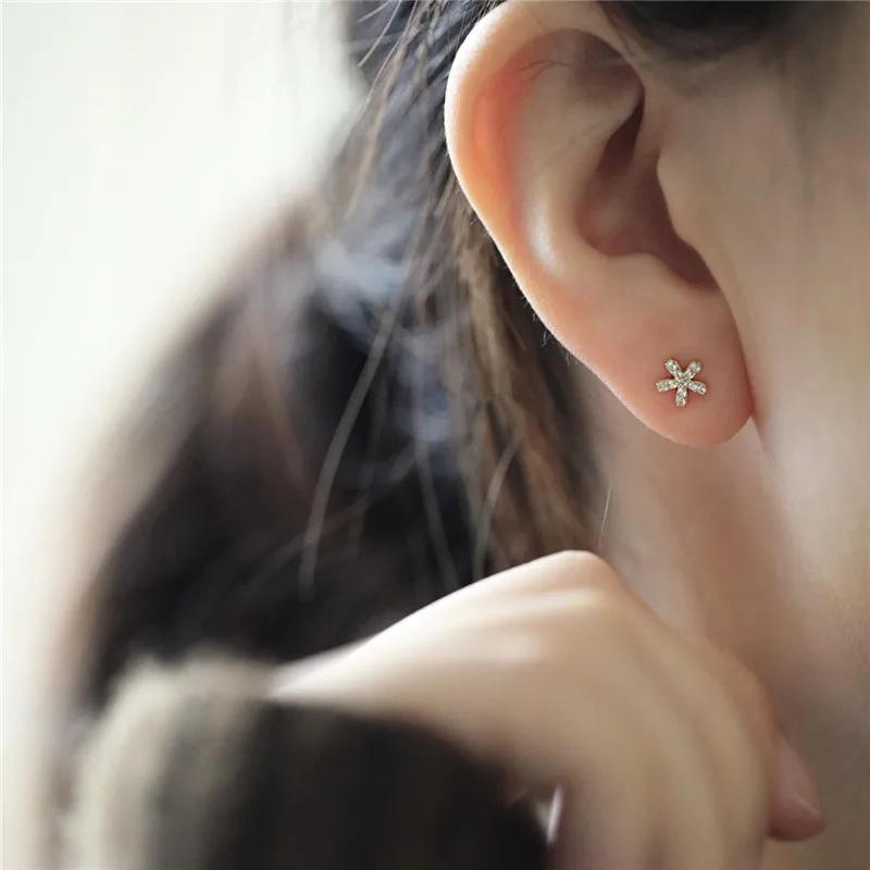 925 Sterling Silver Plated 14k Gold Korean Style Sparkling Zircon Stud Earrings For Women Exquisite Charm Party Gifts Jewelry
925 Sterling Silver Plated 14k Gold Korean Style Sparkling Zircon Stud Earrings For Women Exquisite Charm Party Gifts Jewelry