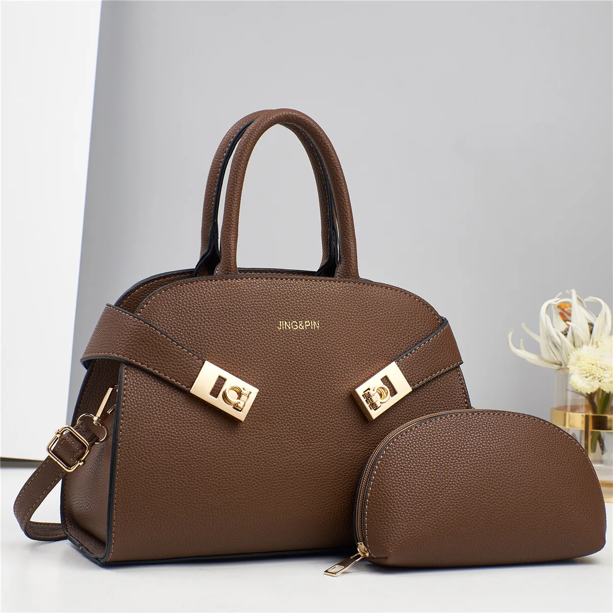 New women bag Shoulder bags Fashion Casual Luxury handbag Designer new bag for women 2026 Composite Fashionable large handbag
New women bag Shoulder bags Fashion Casual Luxury handbag Designer new bag for women 2026 Composite Fashionable large handbag