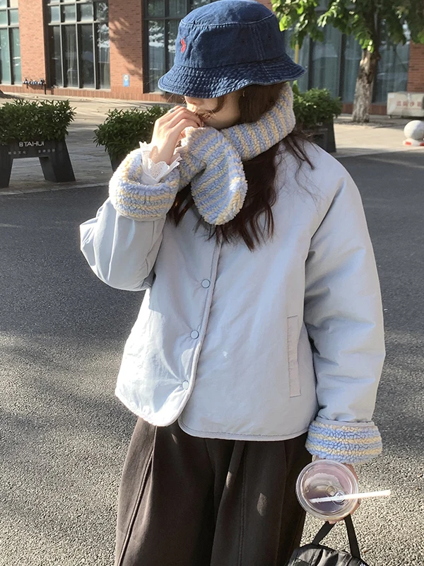 Двусторонняя женская куртка из овечьей шерсти и хлопка, утепленная, повседневная, новая зимняя модель 2025 года, корейский стиль, теплая верхняя одежда
Двусторонняя женская куртка из овечьей шерсти и хлопка, утепленная, повседневная, новая зимняя модель 2025 года, корейский стиль, теплая верхняя одежда