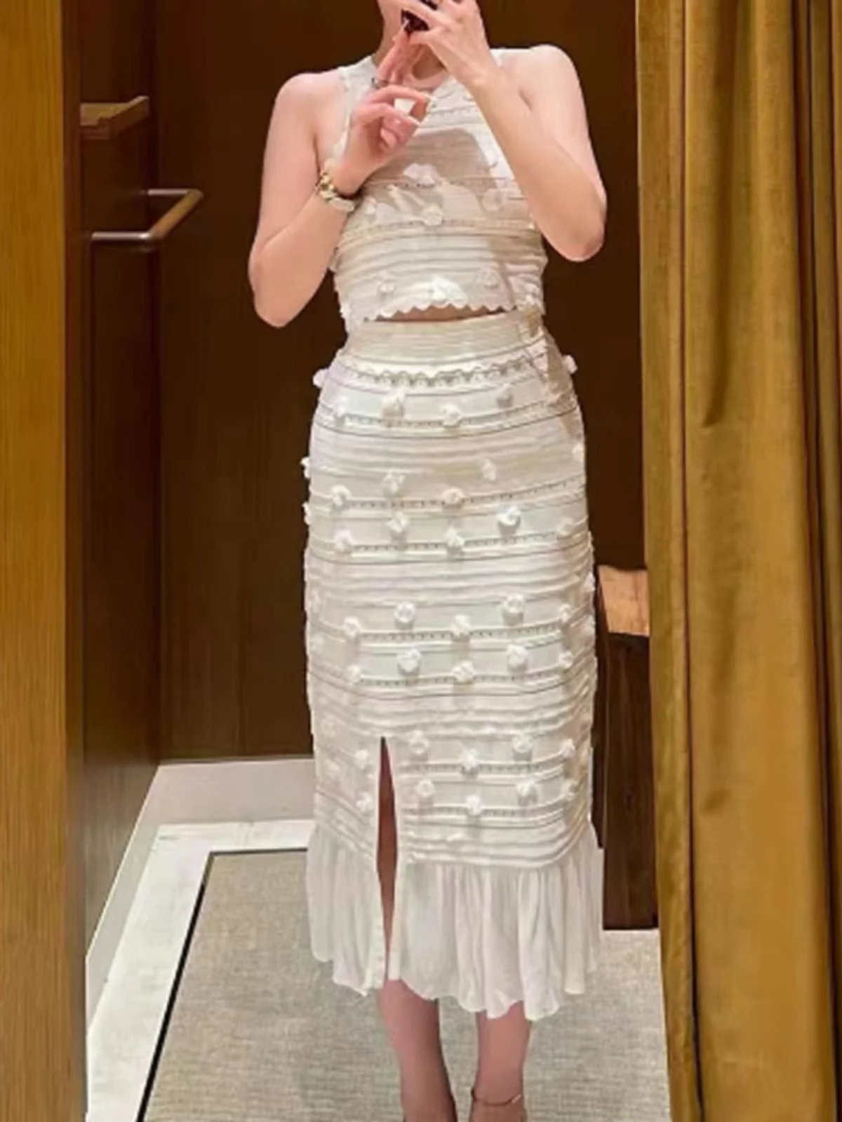 Летний вязаный жилет-платье Quali S Home с цветочным узором, ажурной отделкой и круглым вырезом, средней длины
Летний вязаный жилет-платье Quali S Home с цветочным узором, ажурной отделкой и круглым вырезом, средней длины