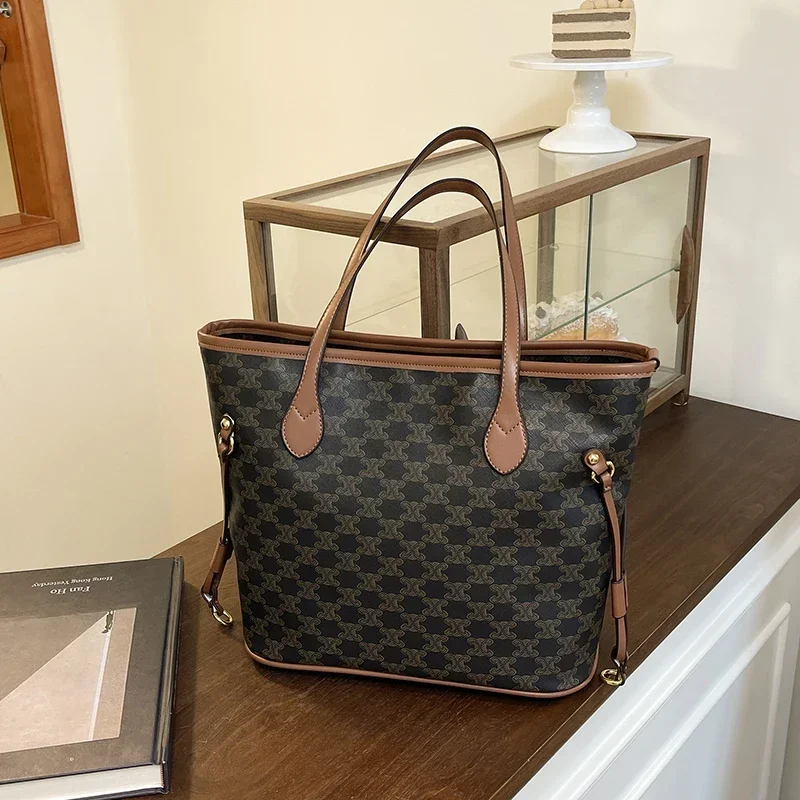 Elegant Women's Crossbody Bag Leather Handbags Shoulder Strap Messenger Famous Designer Tote Popular Classic Style
Elegant Women's Crossbody Bag Leather Handbags Shoulder Strap Messenger Famous Designer Tote Popular Classic Style