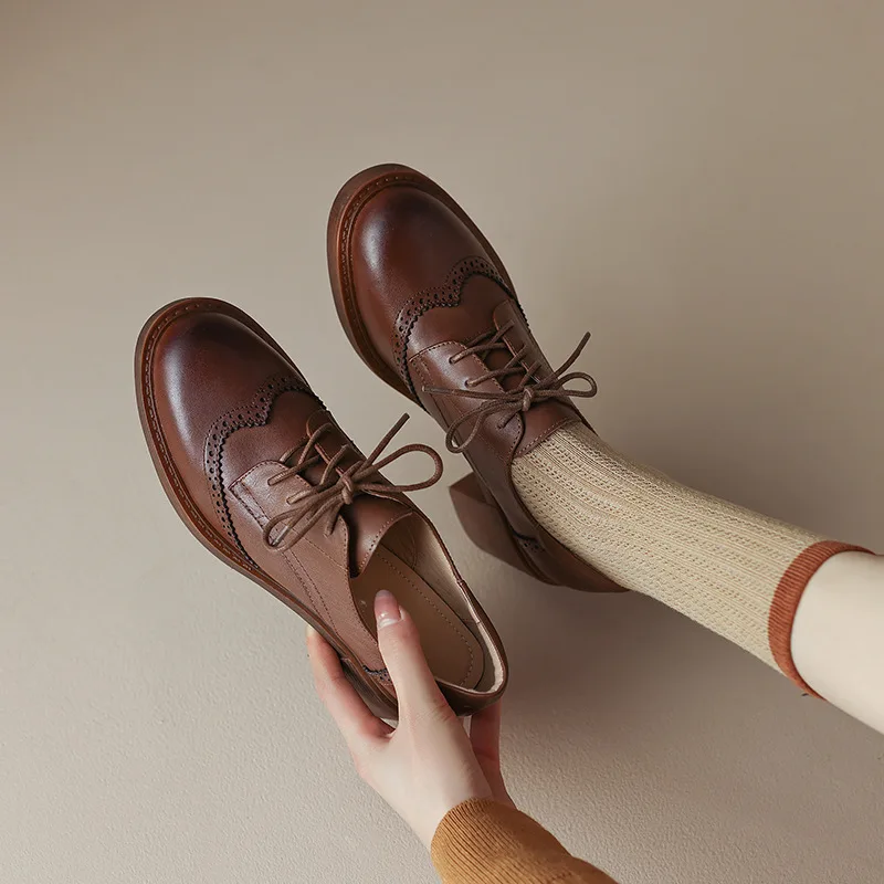 NEW Spring Women Loafers Genuine Leather Shoes Round Toe Square Heel Women Shoes Casual Lace-up Women Pumps Carving Oxford Shoes
NEW Spring Women Loafers Genuine Leather Shoes Round Toe Square Heel Women Shoes Casual Lace-up Women Pumps Carving Oxford Shoes