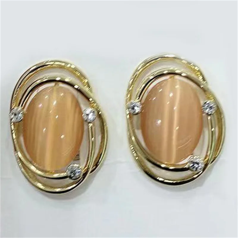 Новые Модные индивидуальные женские серьги для женщин среднего возраста, серьги в стиле ретро из волос, высококачественные бежевые крупные серьги, подарки
Новые Модные индивидуальные женские серьги для женщин среднего возраста, серьги в стиле ретро из волос, высококачественные бежевые крупные серьги, подарки