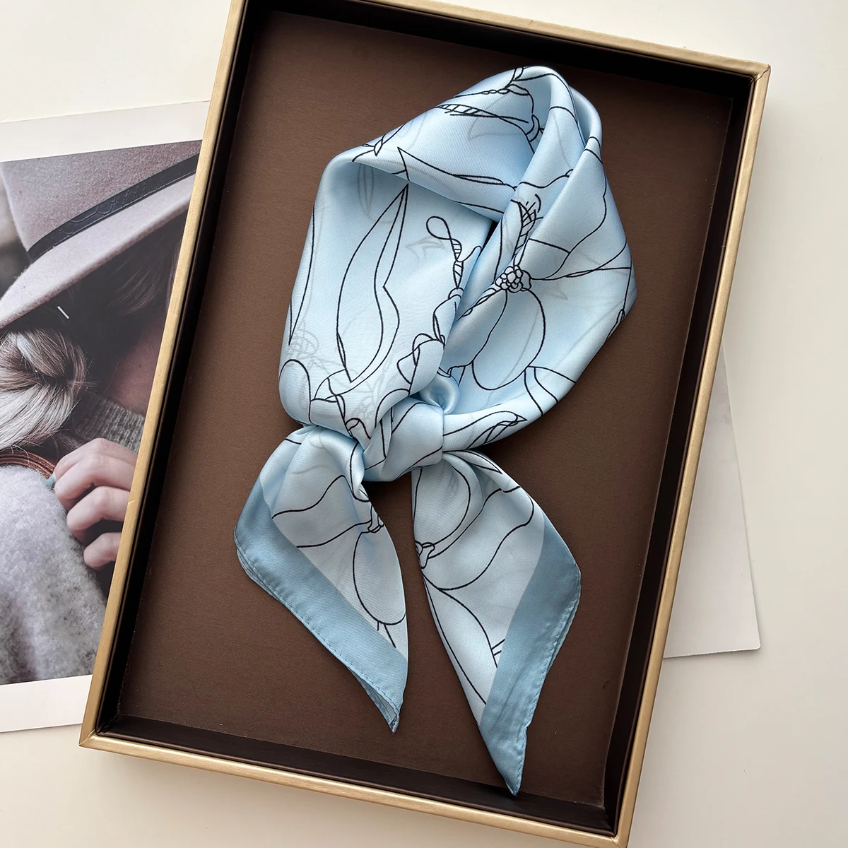Design Print Scarf Silk Imitation Scarf for Women Square Hairbands Foulard Female Bandana Neck Kerchief Headbands 2026 New
Design Print Scarf Silk Imitation Scarf for Women Square Hairbands Foulard Female Bandana Neck Kerchief Headbands 2026 New